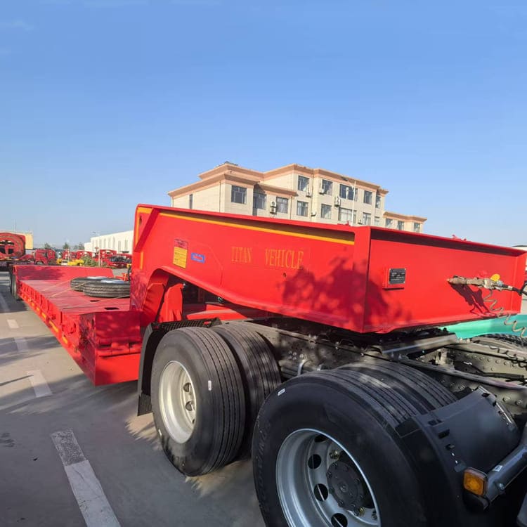 可拆卸鹅颈式拖车