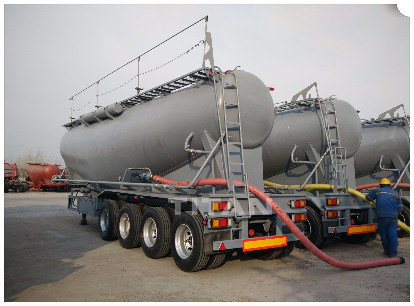 4 axle 58 cbm cement bulker transporters